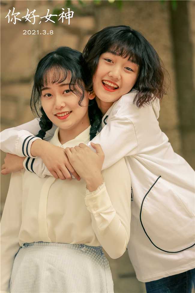 买球官方网站学子“三八节”送惊喜：无人机拉横幅..